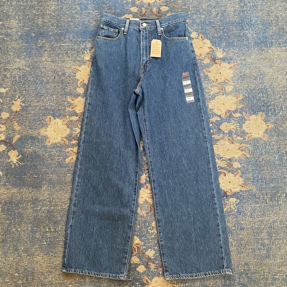 NWT Levi's High Waisted Straight Jeans - Picture 3 of 5